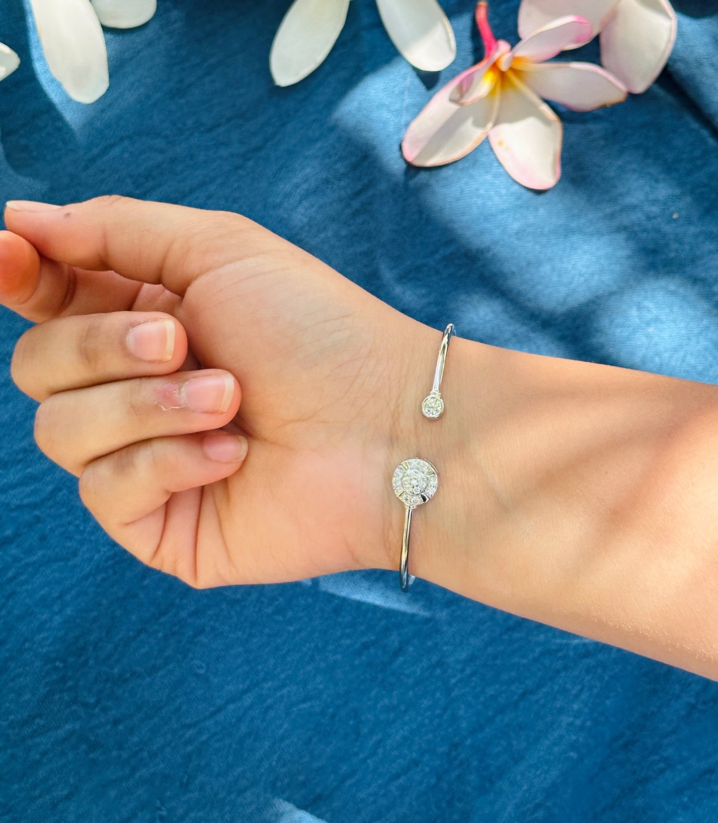 Sleek Designer Silver Kada