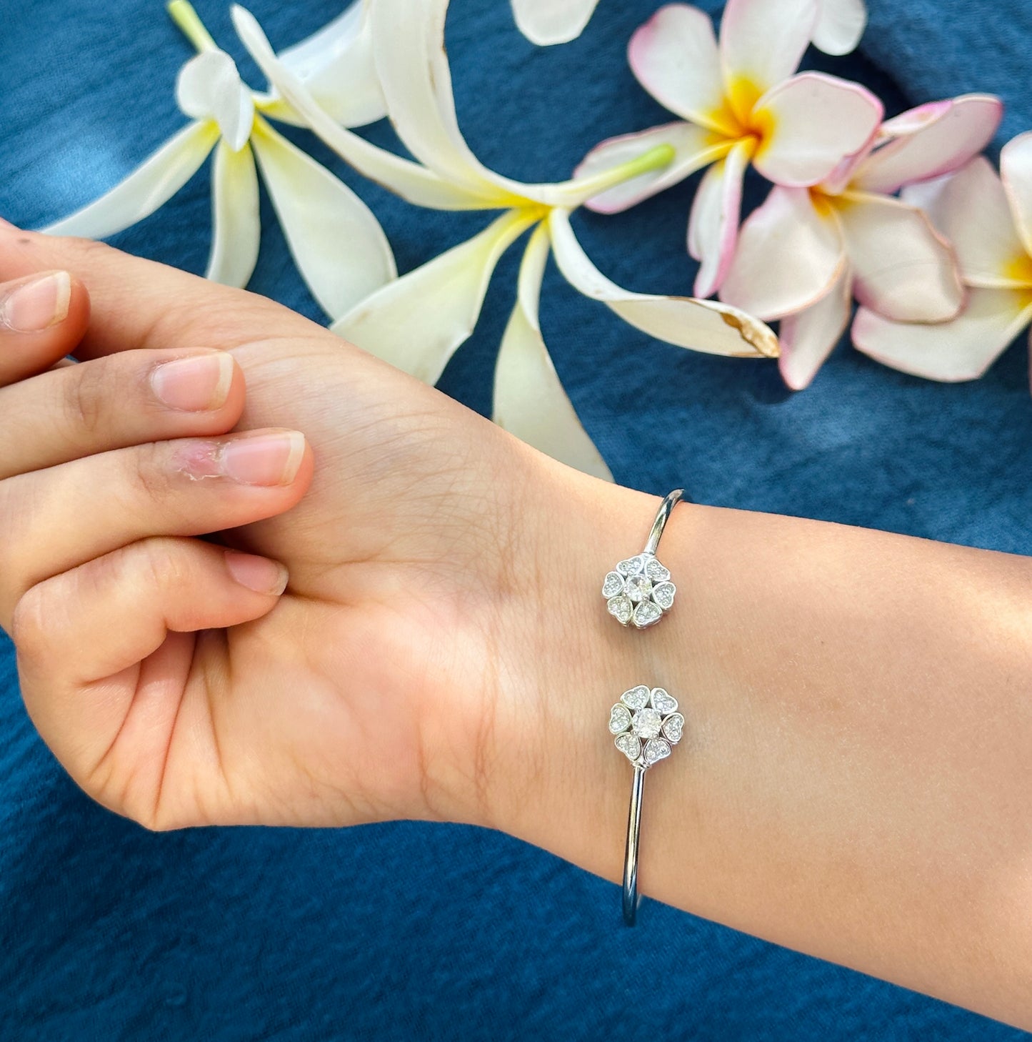 Elegant Silver Floral Kada