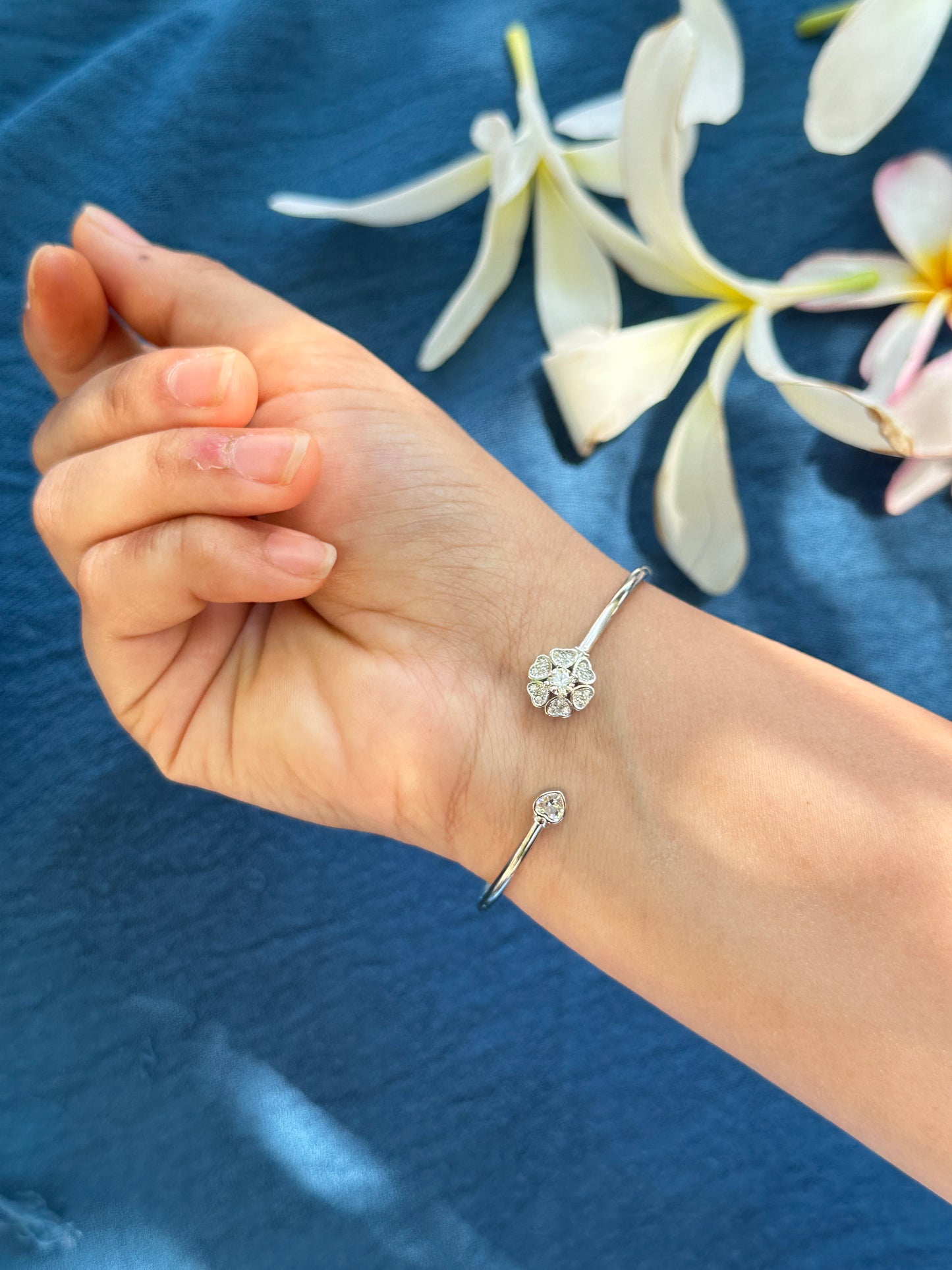 Stylish Floral Silver Kada