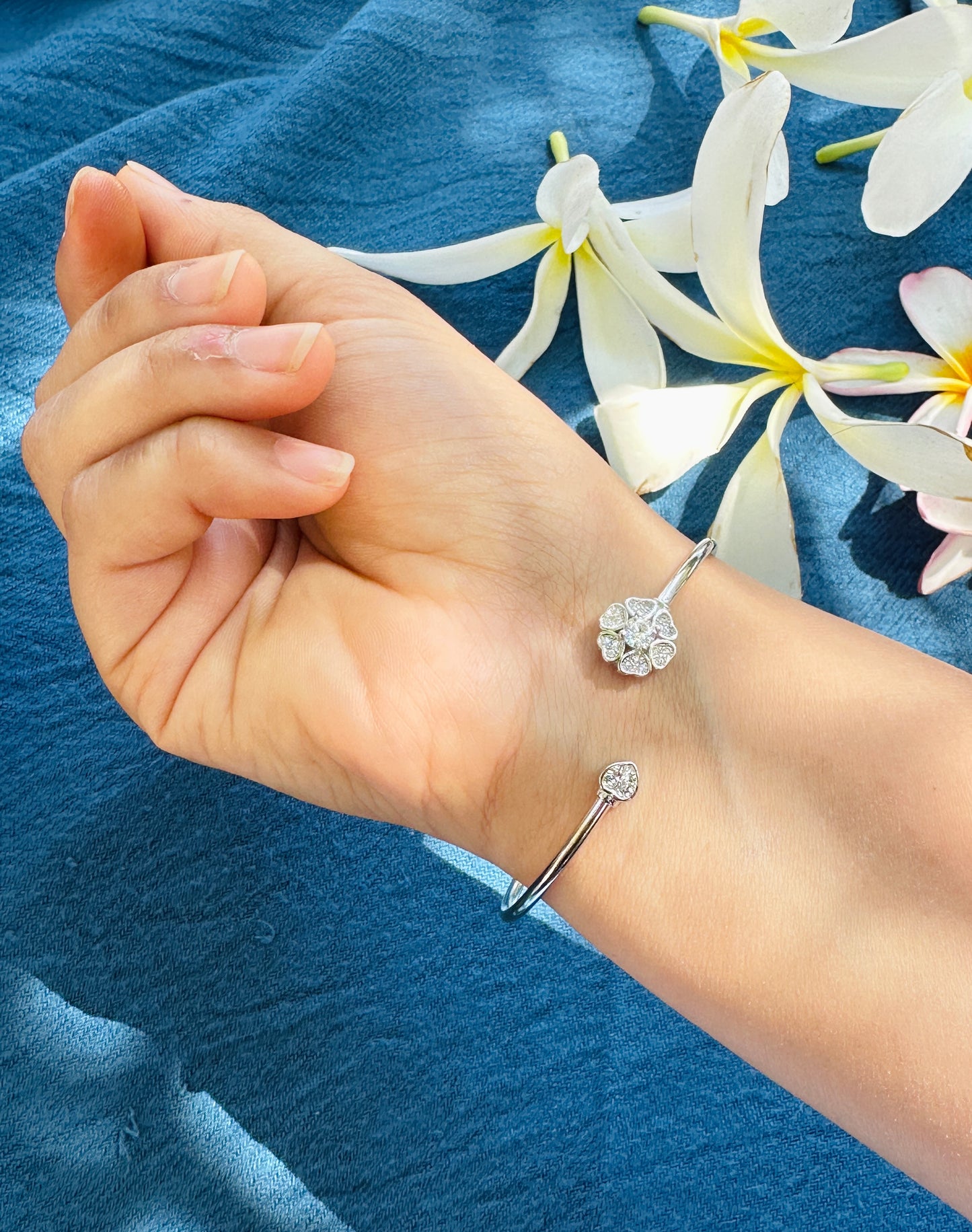 Stylish Floral Silver Kada