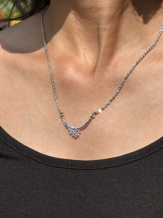 Beautiful Sleek Silver Necklace