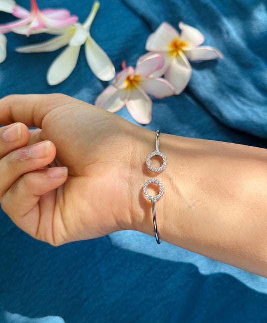 Round design Silver Kada