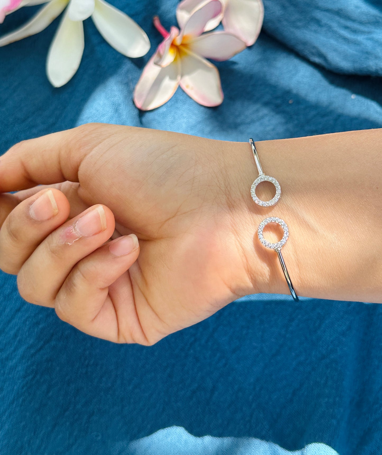 Round design Silver Kada
