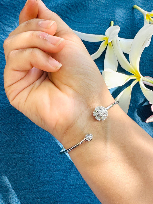 Stylish Floral Silver Kada