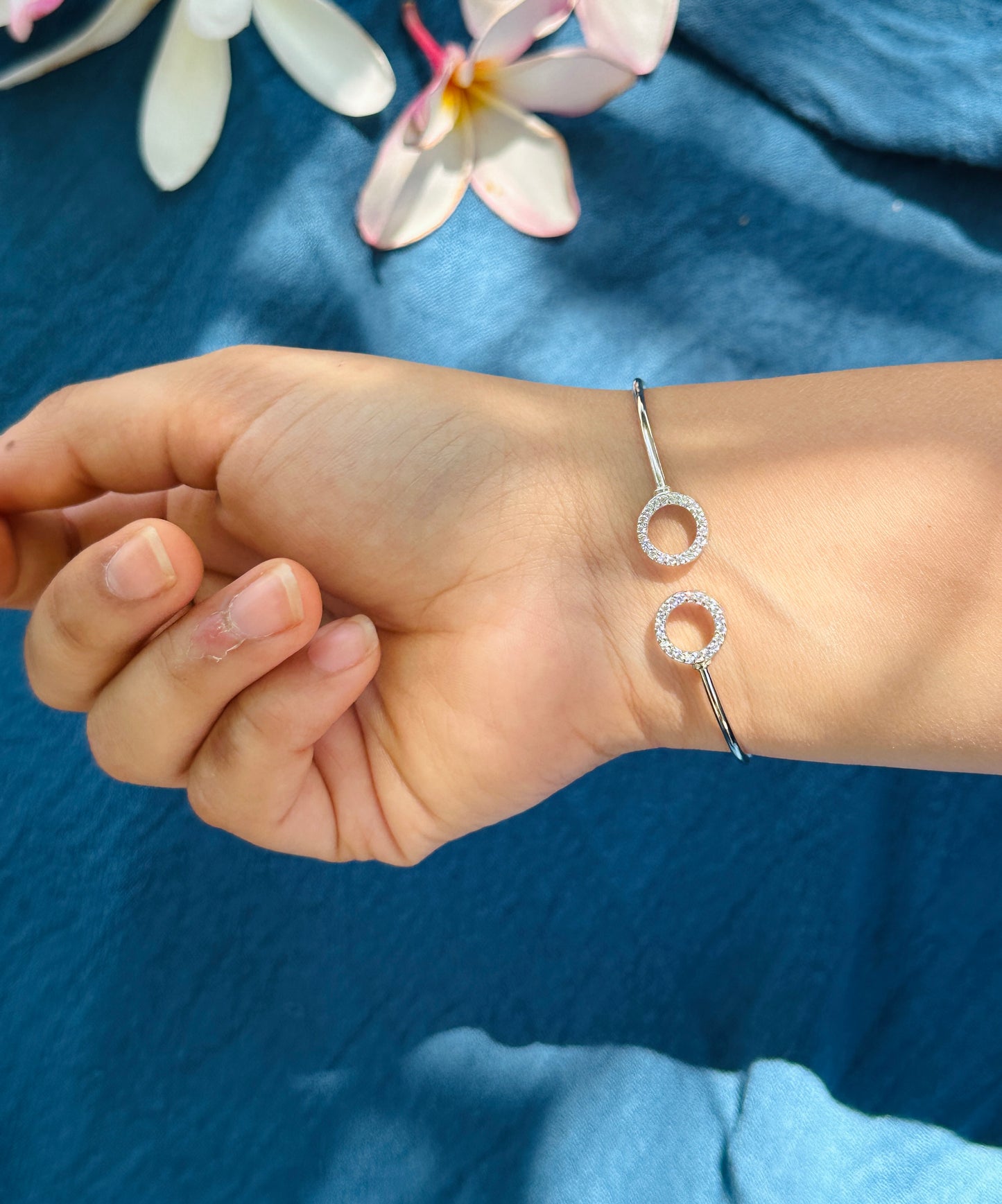 Round design Silver Kada