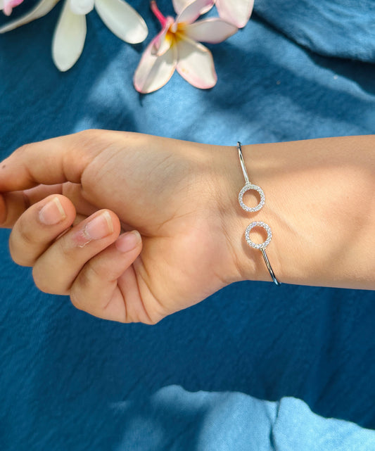 Round design Silver Kada