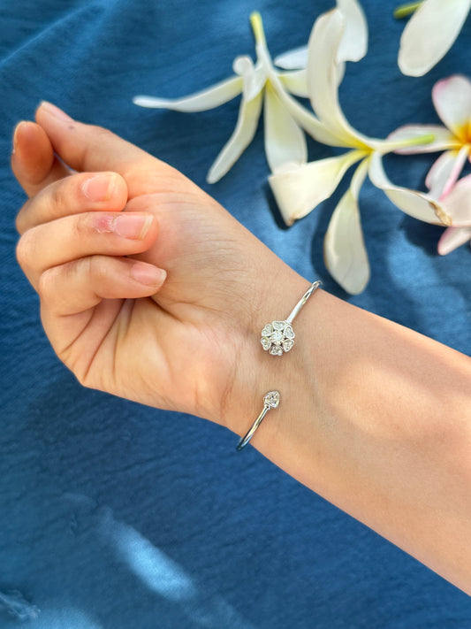 Stylish Floral Silver Kada
