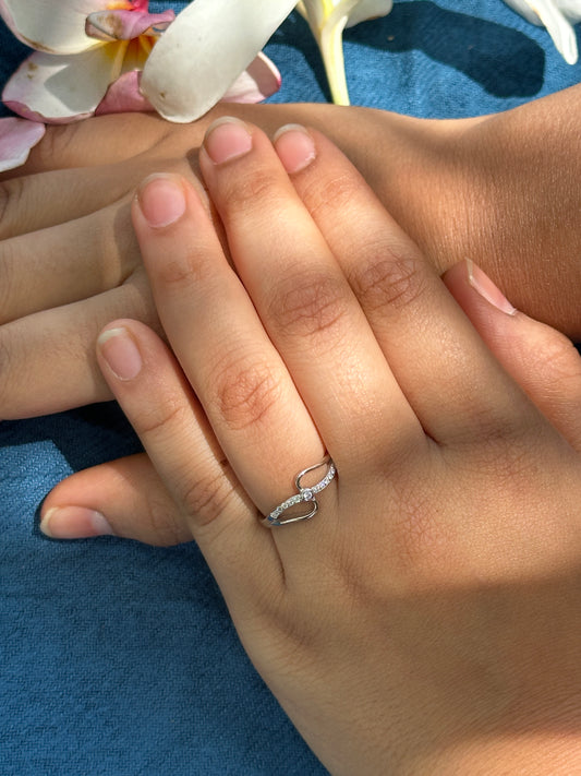 Delicate Stylish Silver Ring