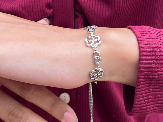 Floral Serenity Silver Bracelet (FREE SIZE)