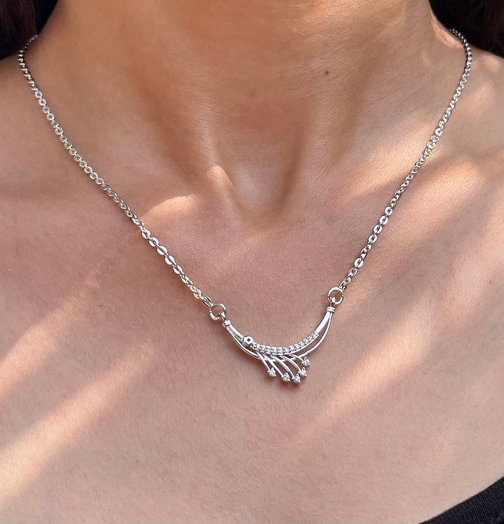 Beautiful Sleek Silver Necklace