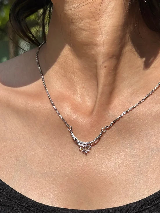 Beautiful Sleek Silver Necklace