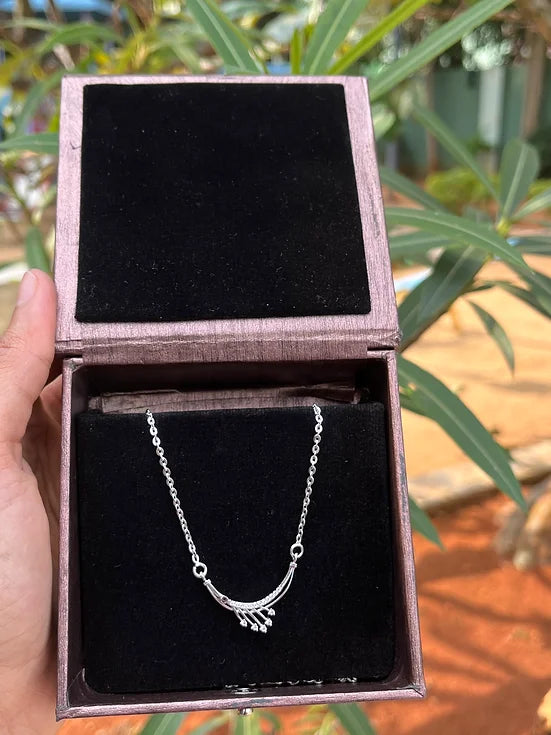 Beautiful Sleek Silver Necklace