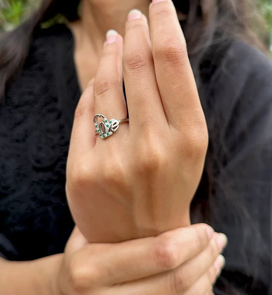 Twinkling Emerald Silver Ring
