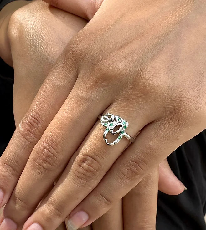 Twinkling Emerald Silver Ring